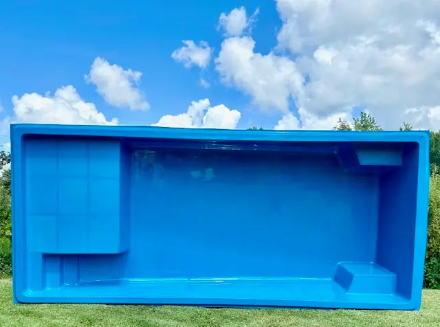 Colombian Cove fiberglass pool by Rainforest Pools