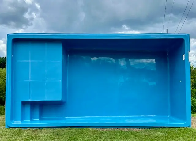 Cali Cove fiberglass pool by Rainforest Pools n Composites