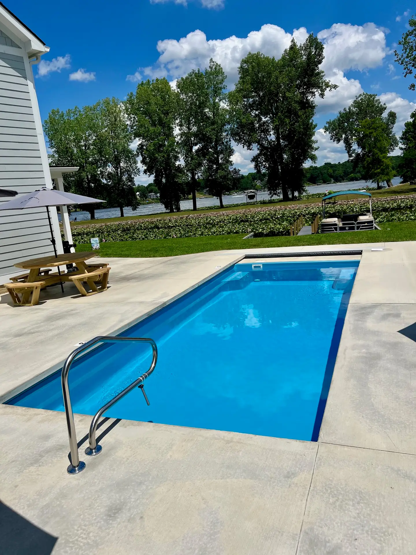 Colombian fiberglass pool by Rainforest Pools