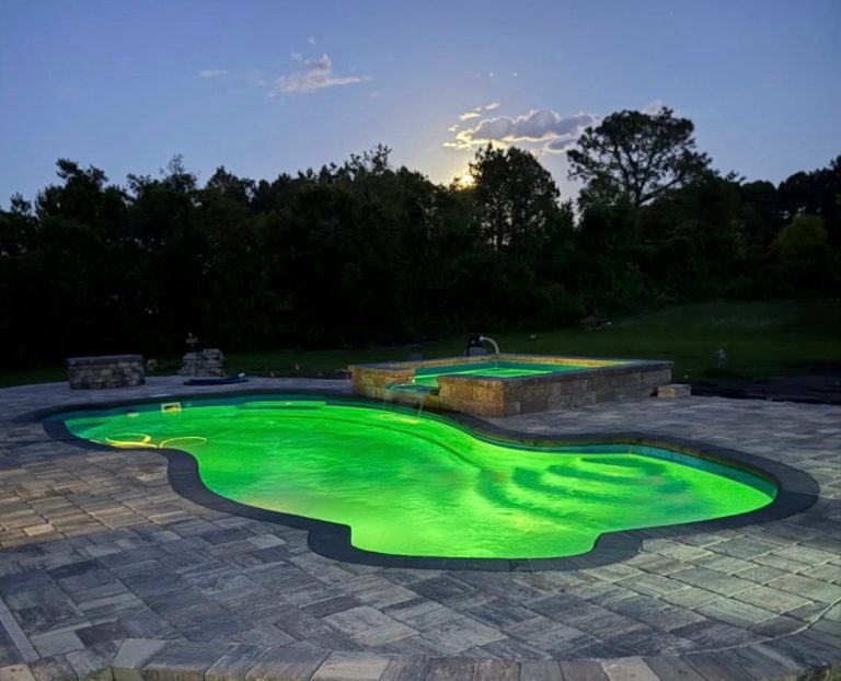 Roatan fiberglass pool and Quatro spa by Rainforest Pools