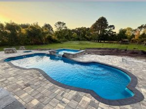 Roatan fiberglass pool and Quatro spa by Rainforest Pools