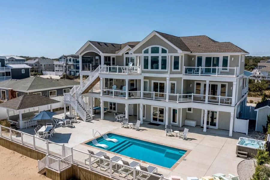 Virginia Beach Fiberglass pool by Rainforest Pools